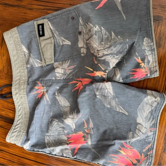 Volcom bundle - Picture 7 of 8